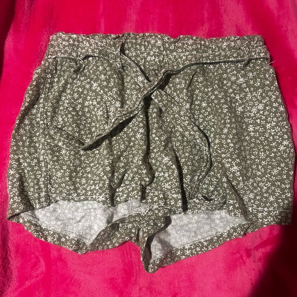 April Spirit Olive Patterned Shorts